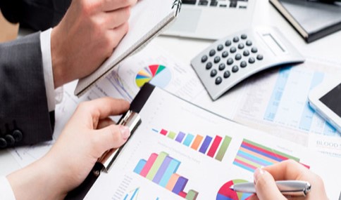 LOOKING FOR PAYROLL SERVICES? ASK THESE 4 QUESTIONS